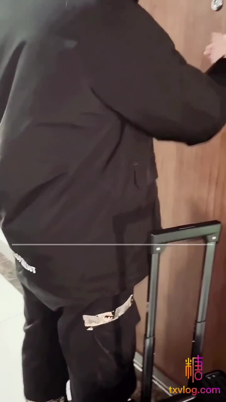 露脸才是王道 麻花辫双马尾少萝被操到翻白眼，又漂亮又骚的小母狗光听这个声音就受不了了 超顶身材极度淫骚