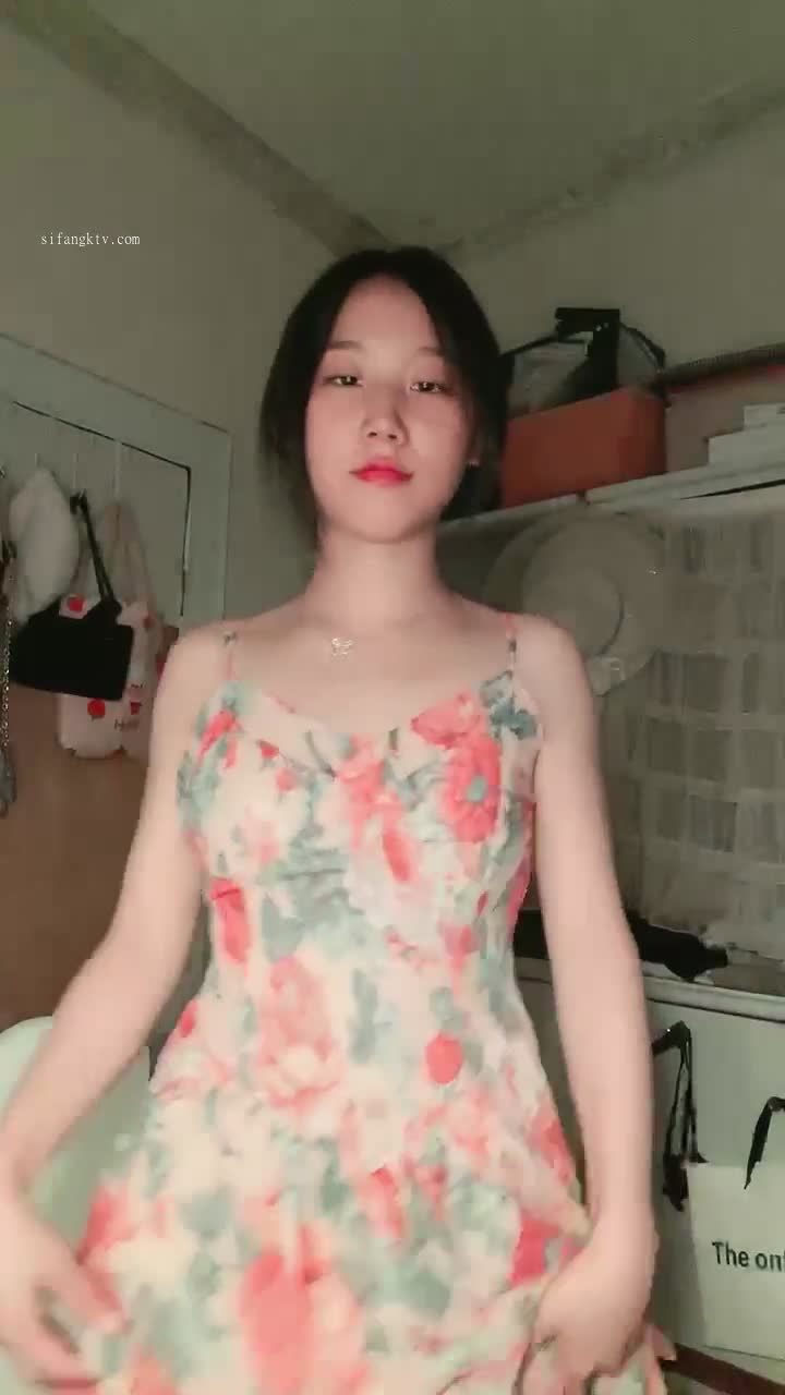 【#可爱妹妹】自慰狂扣B！爽上天~狂撸-又缺钱了，出来赚一波，多少老粉翘首以盼看佳人