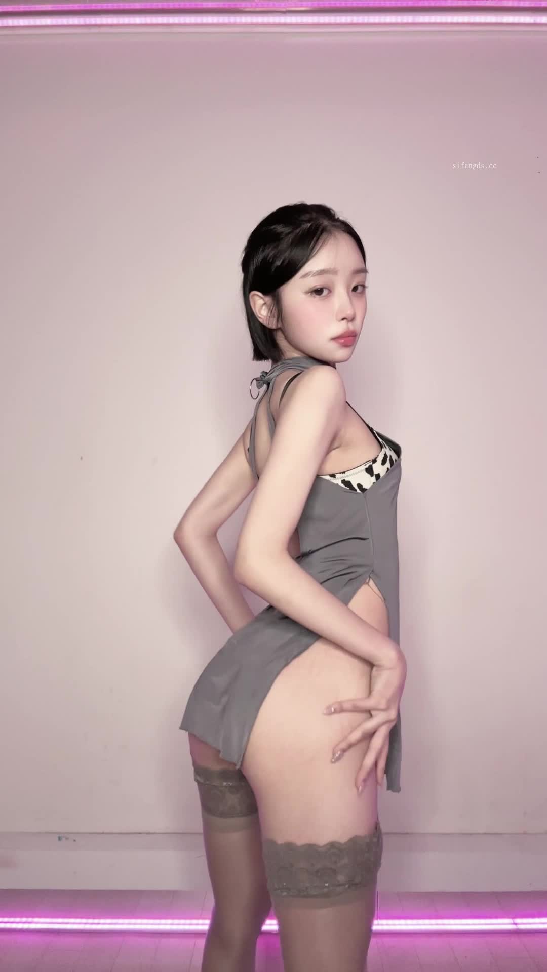 #曾伊 #裸舞 #艳舞 #反差