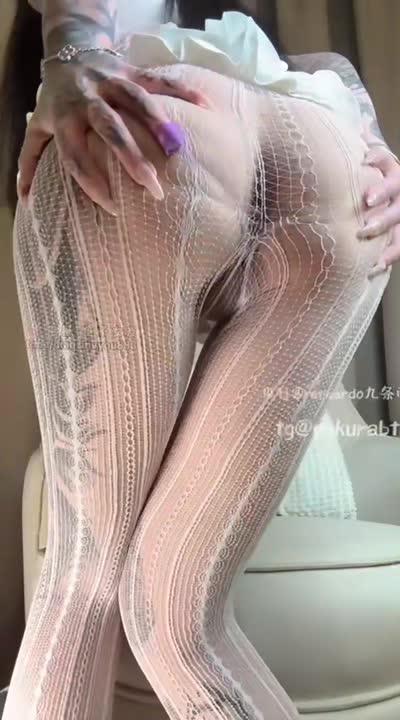 #九条南无 白色蕾丝自慰玩穴失禁