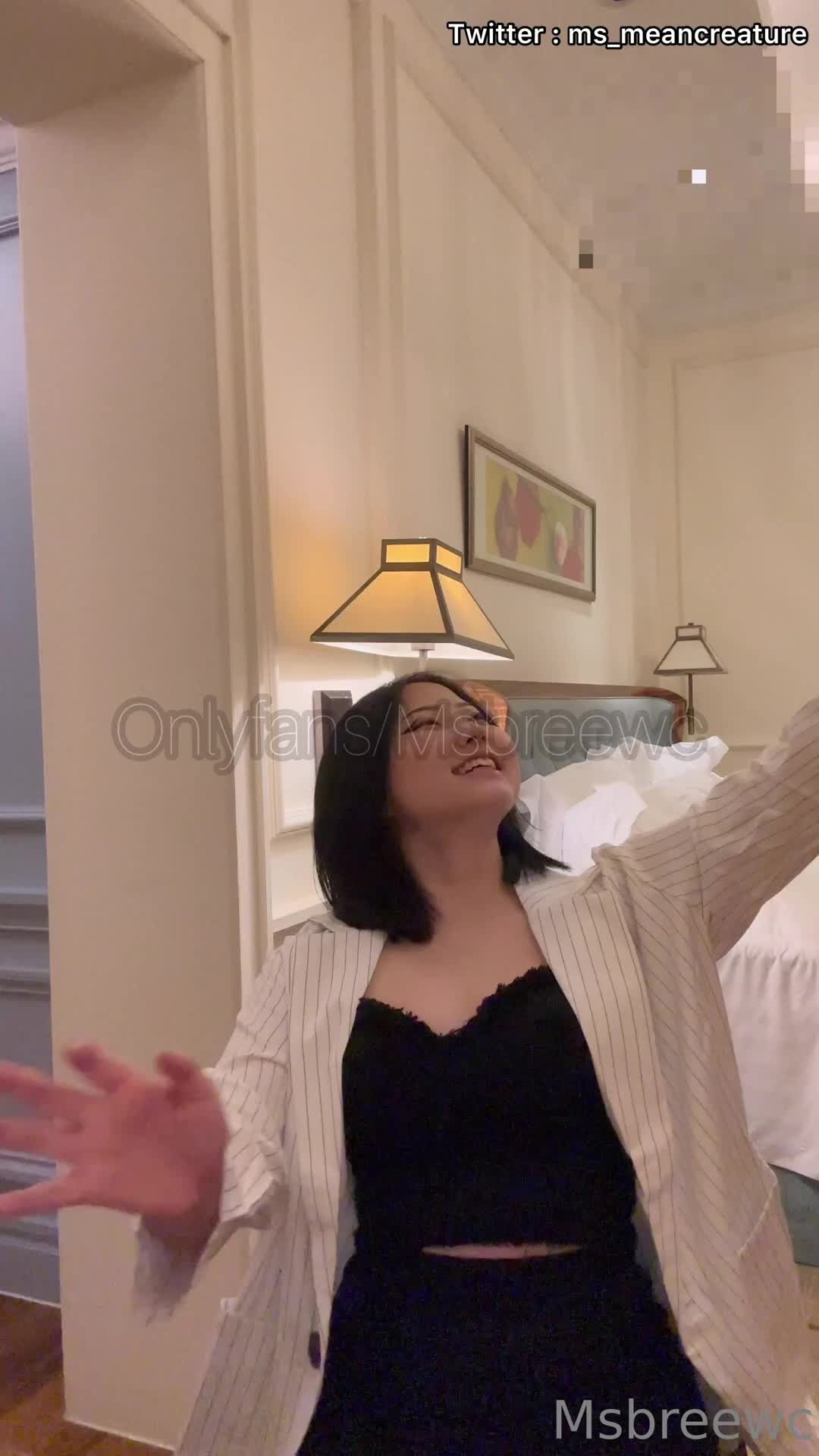 群主很喜欢的一个新加坡网黄亚裔坦克 这种身材和奶子 操起来 肯定很爽#新加坡 #亚裔 #坦克 #母狗 系列1