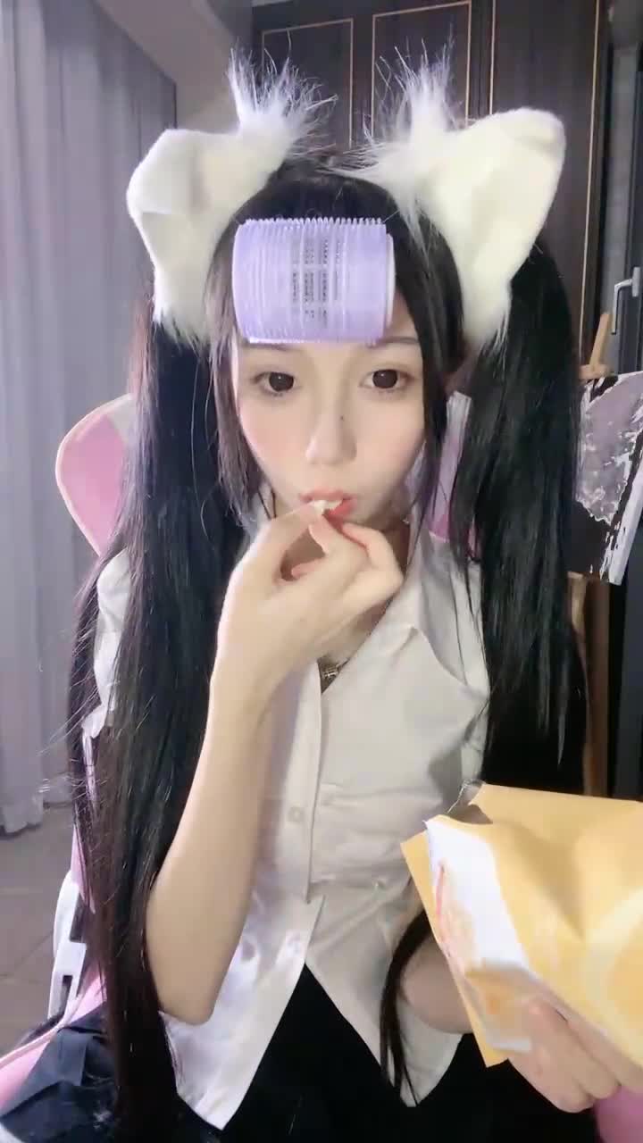 #黎酱不爱吃青菜 #萝莉 #粉嫩 #自慰 小萝莉的可爱是真是秀色可餐啊！进群看全集进群点我超高速梯子价格实惠！机场点我！！活动正在进行中详细见置顶哦！