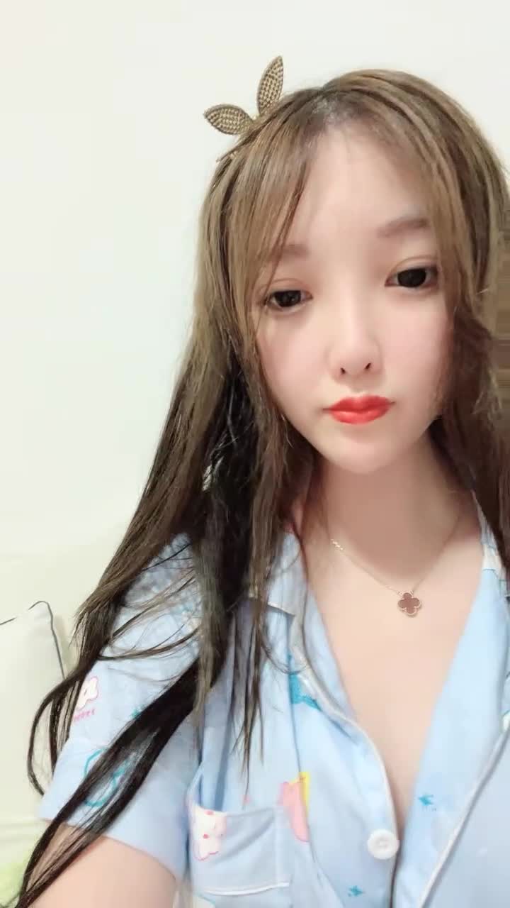 【#小奕可】【小一可】新人下海 颜值学妹 跳蛋自慰喷水~~--21岁，这么漂亮，让兄弟们尽情欣赏