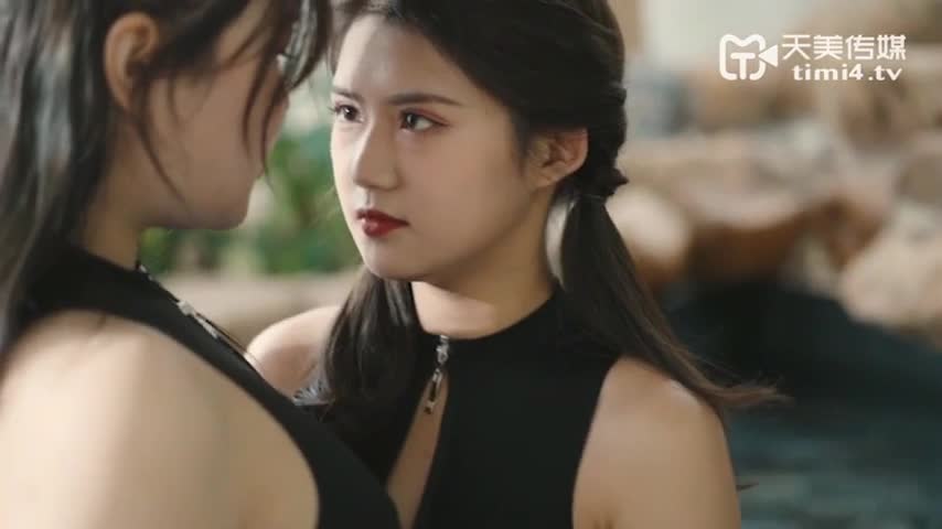 温泉池的美艳百合 #百合 #女同 #磨豆腐 #女女操逼 #磨逼 #骚货 #母狗 #丝足 #美腿 #人妻 #群P