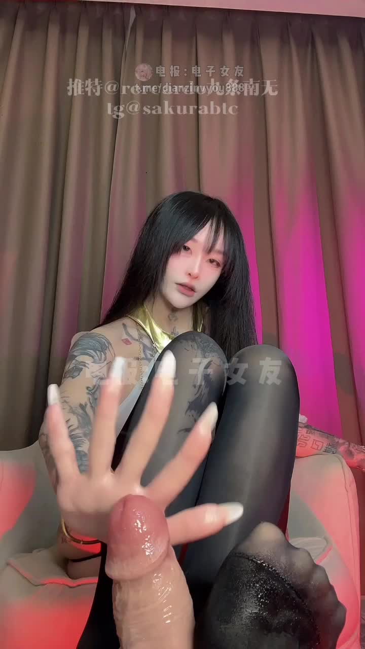 #深圳第一深情 #Szdysq199 #Looks199 #黑丝 #露出骚母狗微露脸淫荡浪叫，无套口爆吃精《酒吧遇骚货》