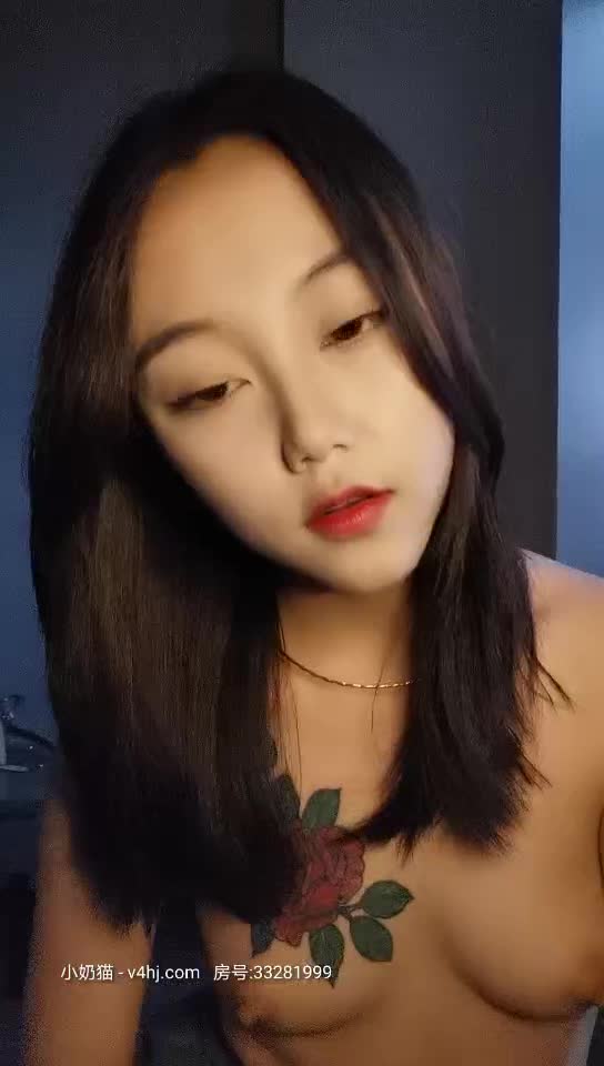 #精神小妹 #纹身 #直播这张清纯的脸我是真喜欢，但我看到她奈子上的纹身花，我的心碎了又是羡慕精神小伙的一天