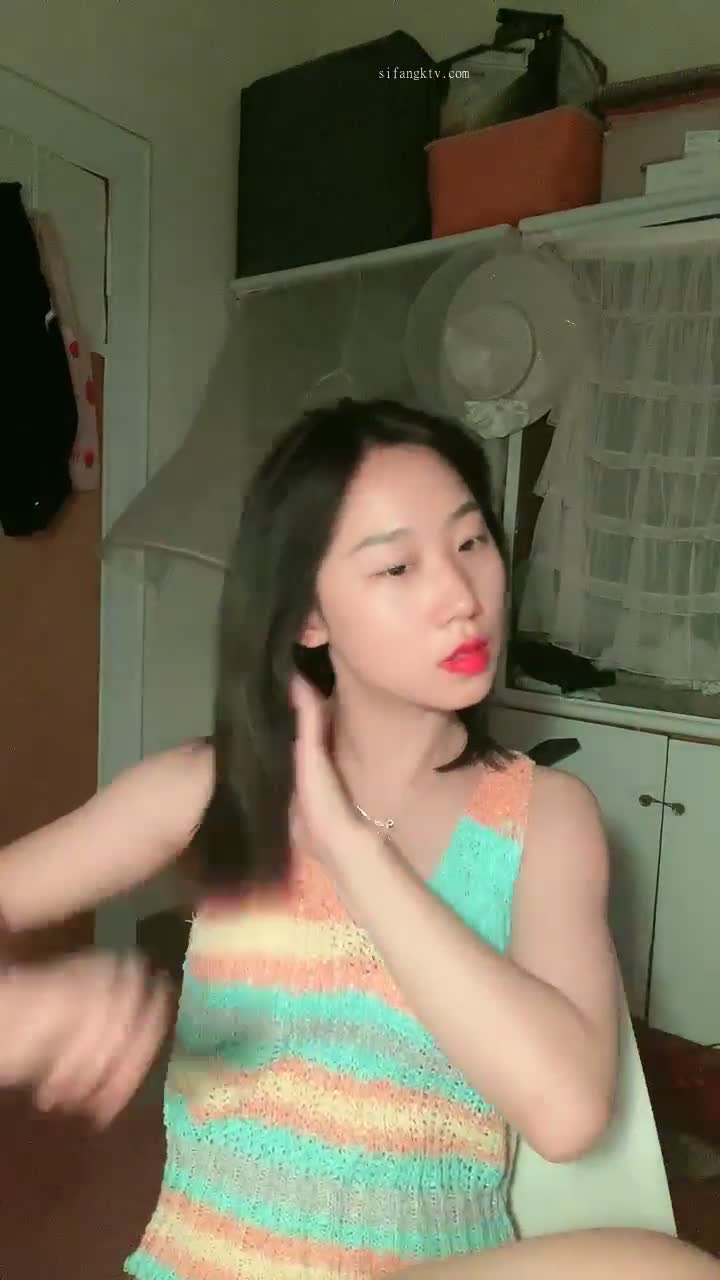 【#可爱妹妹】自慰狂扣B！爽上天~狂撸-又缺钱了，出来赚一波，多少老粉翘首以盼看佳人