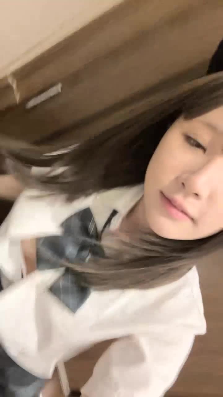 【京鱼儿】19岁童颜巨乳少女~学生服~ #户外 公园凉亭刺激玩 #跳蛋!