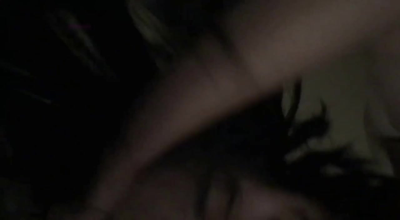 泄密反差清纯学生妹拿着手机对着镜子拍摄被男友后入，妹子的大奶子真是觉是极品，插入那一瞬间的惨叫声实在是诱惑至极，做爱时表情也是非常淫荡，饥渴的眼神只想被狠狠爆操