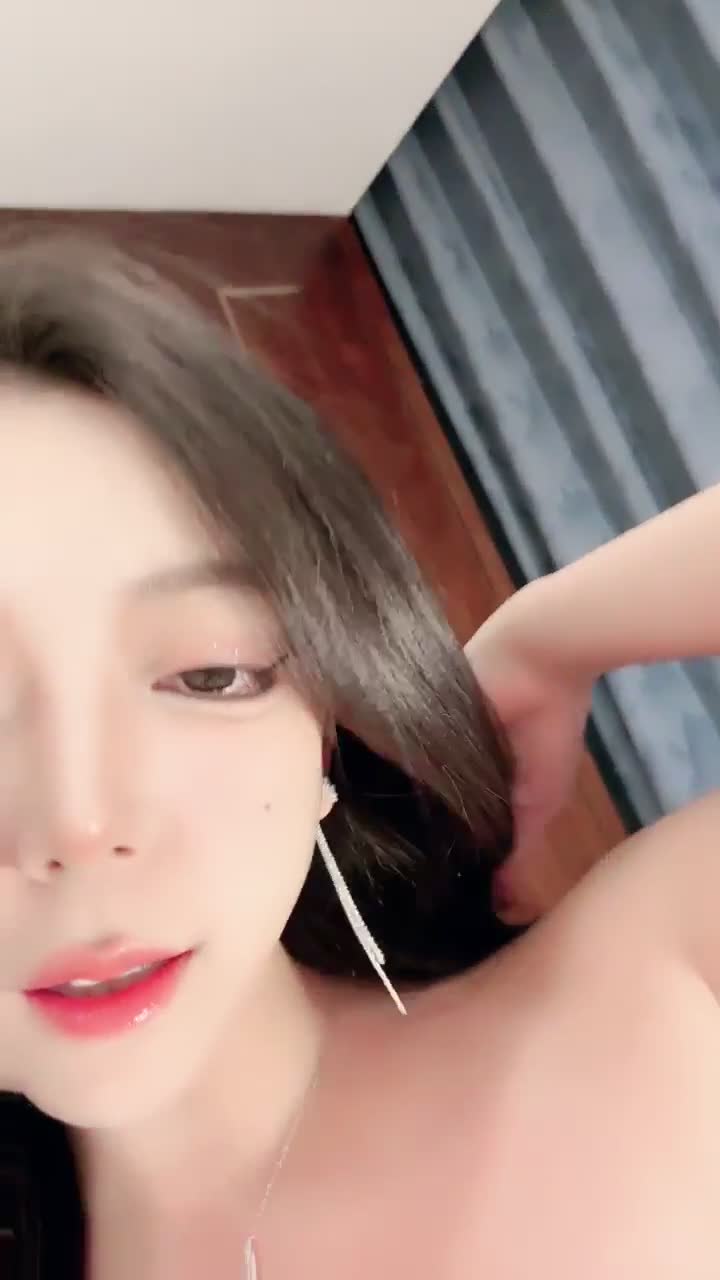 奶球】平台第一人气女神！携闺蜜回归上演双飞大战 看得人目瞪口呆！口水直流！男主简直爽到上天