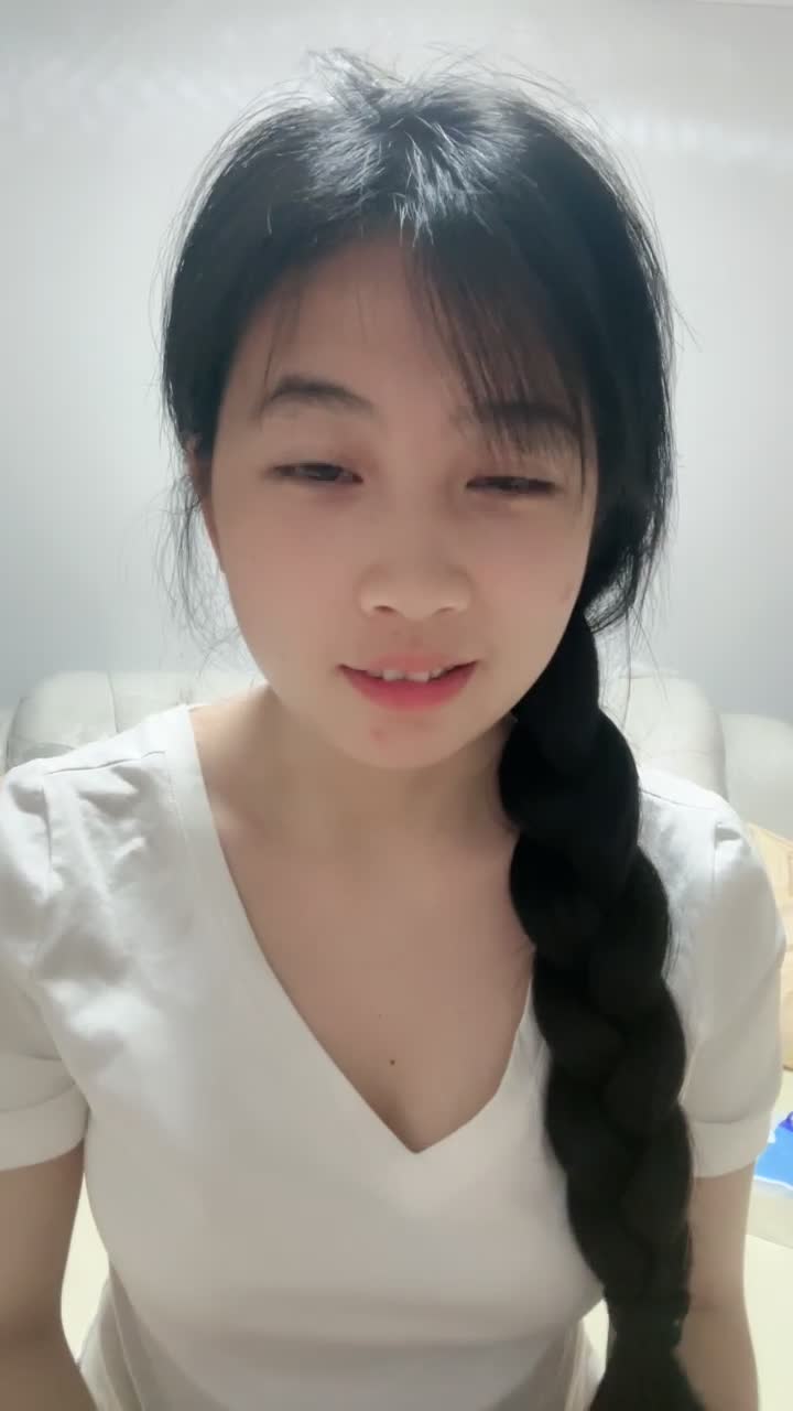 2025年4月，湖南邻家小女生，【06清纯学妹】，可爱乖巧，发育不错奶子大，没想到有这么淫荡的一面