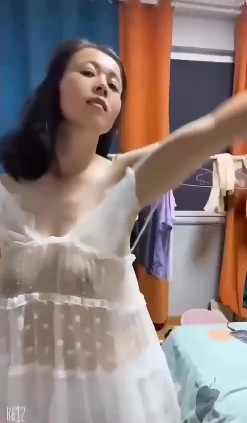 抖音熟女网红欢欢喜喜每一天，天天在挨操中寻找快乐能不欢喜吗，吊钟巨乳骑乘位坐在大鸡吧上使劲摩擦，口交业务也是非常熟练，操完嘴在操逼，跟如此极品熟女做爱应该非常享受