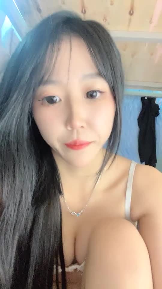 #一叶页 #甜甜也辣 #清纯 #女大 #宿舍