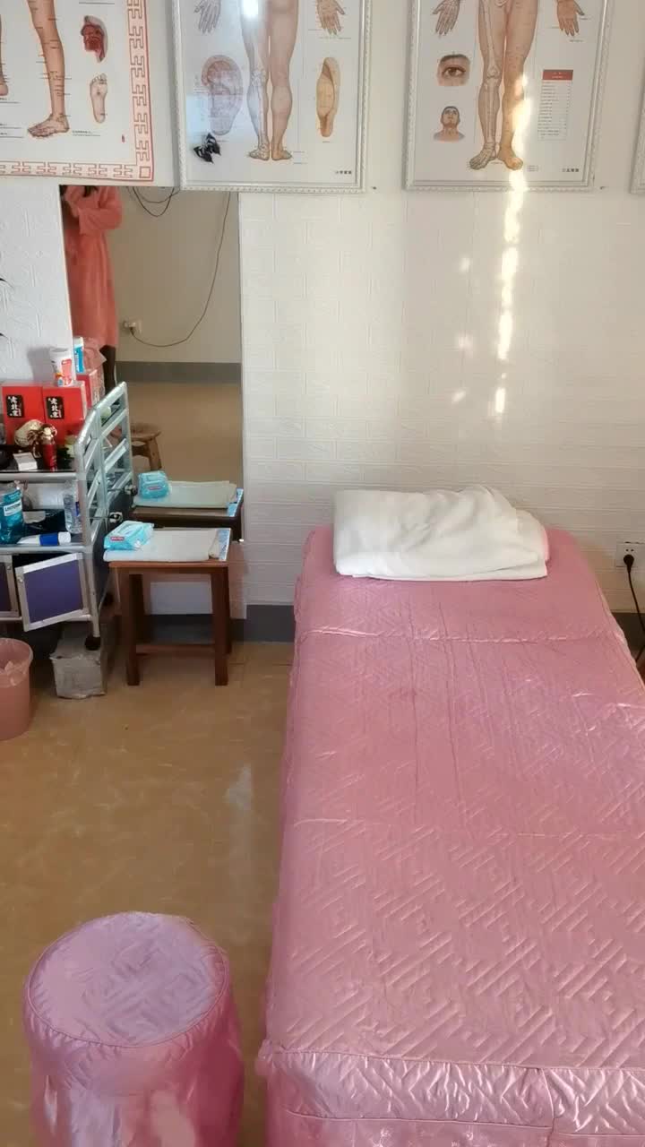 现在的年轻人也喜欢这种熟女吗 不过逼虽老 服务还挺到位 所有服务来一遍 200块钱真的是物超所值