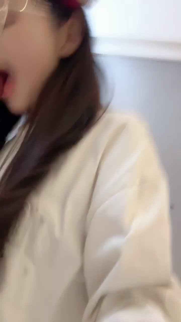 #困困兔 王炸 超级反差 闷骚眼镜女学生 宿舍大秀掰穴自慰 酒店约趴两场 插脖狂干 狂撸