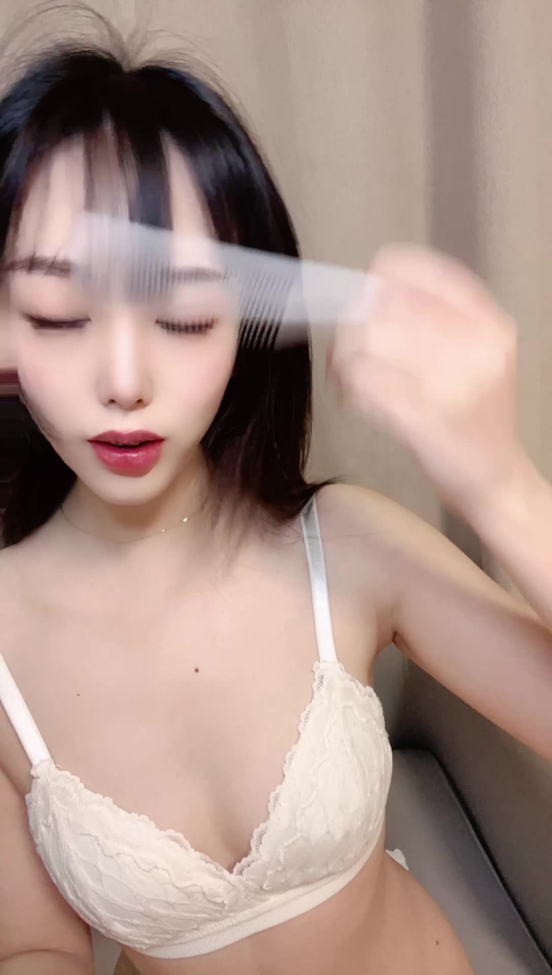 #粉墨 甜美御姐性感内衣丝袜抖臀道具插粉嫩小逼