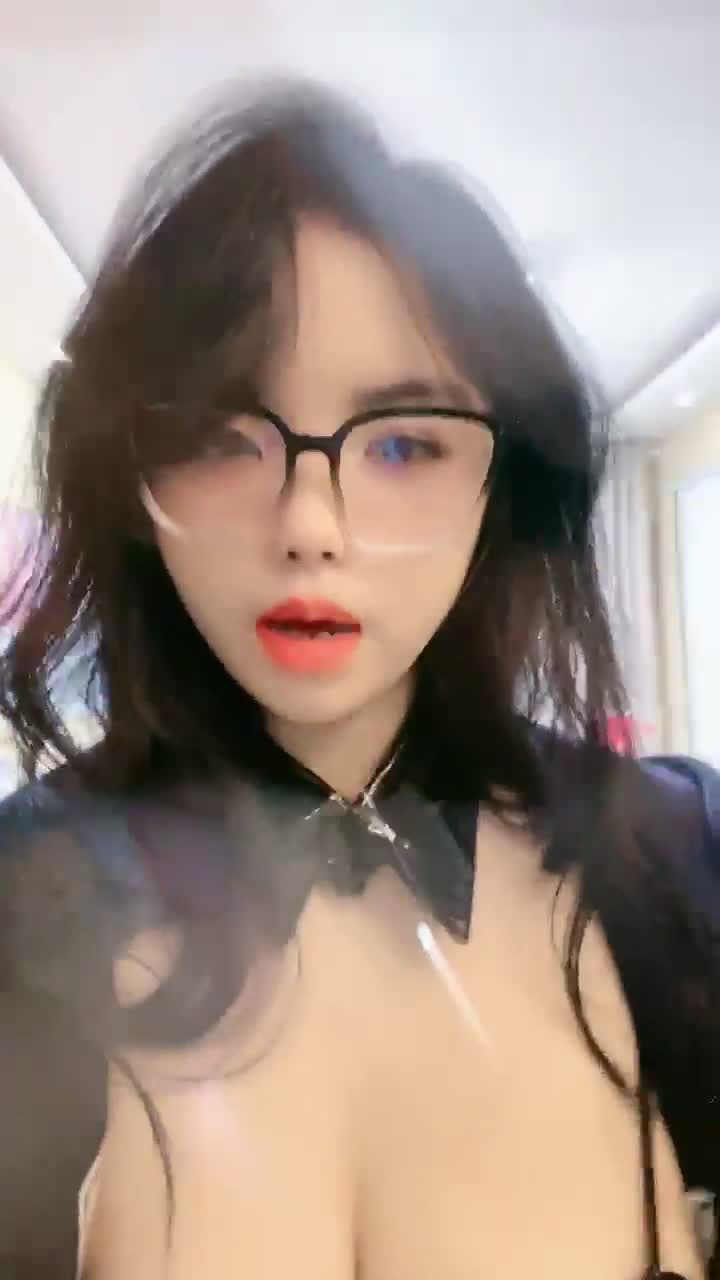 #困困酱 大胸妹子，十个眼镜九个骚