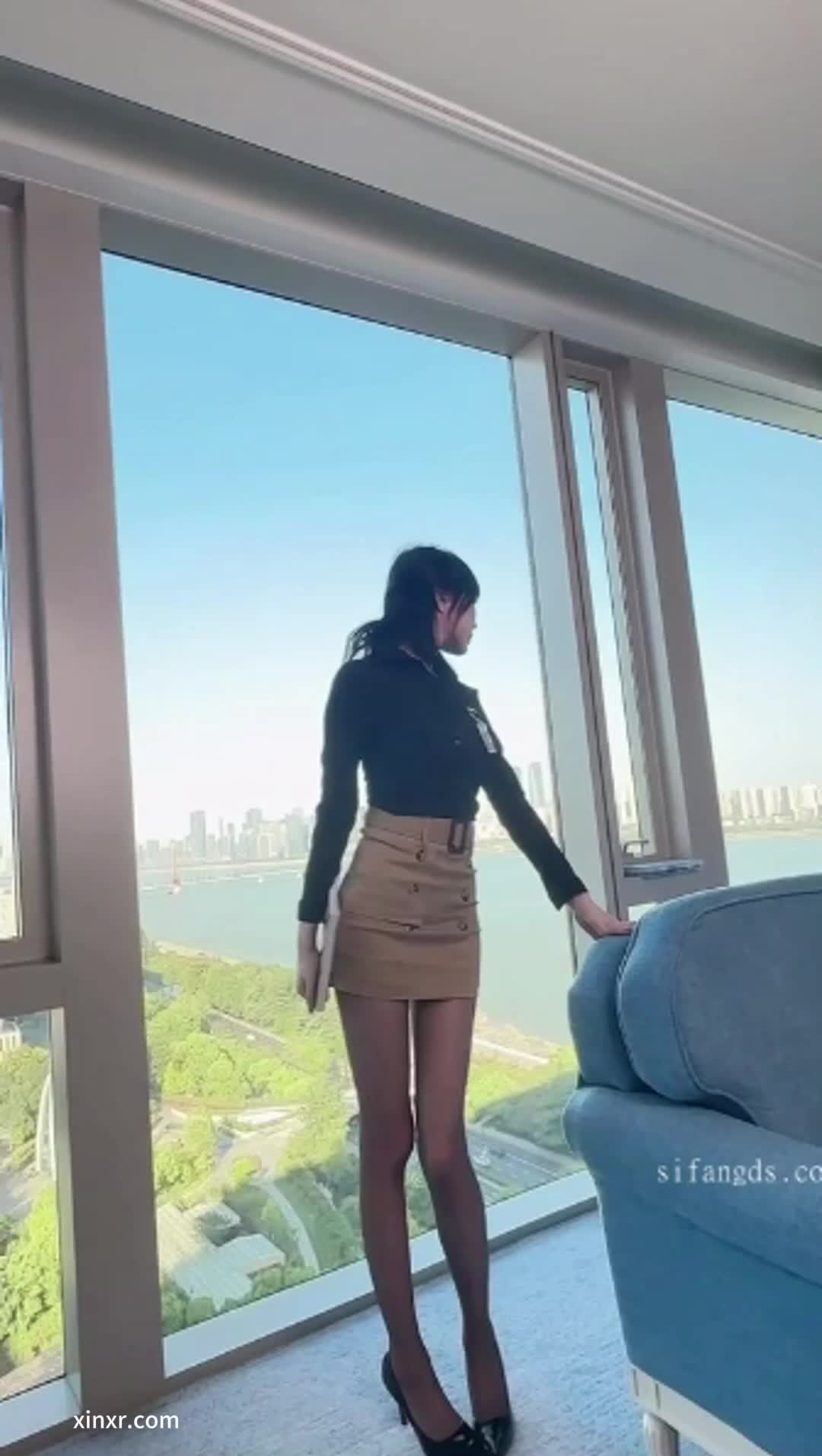 #玥儿玥 #秀人网2024年最新流出，私房加密破解 人气女神，最新黑丝高跟，职业装御姐范，大尺度漏奶头