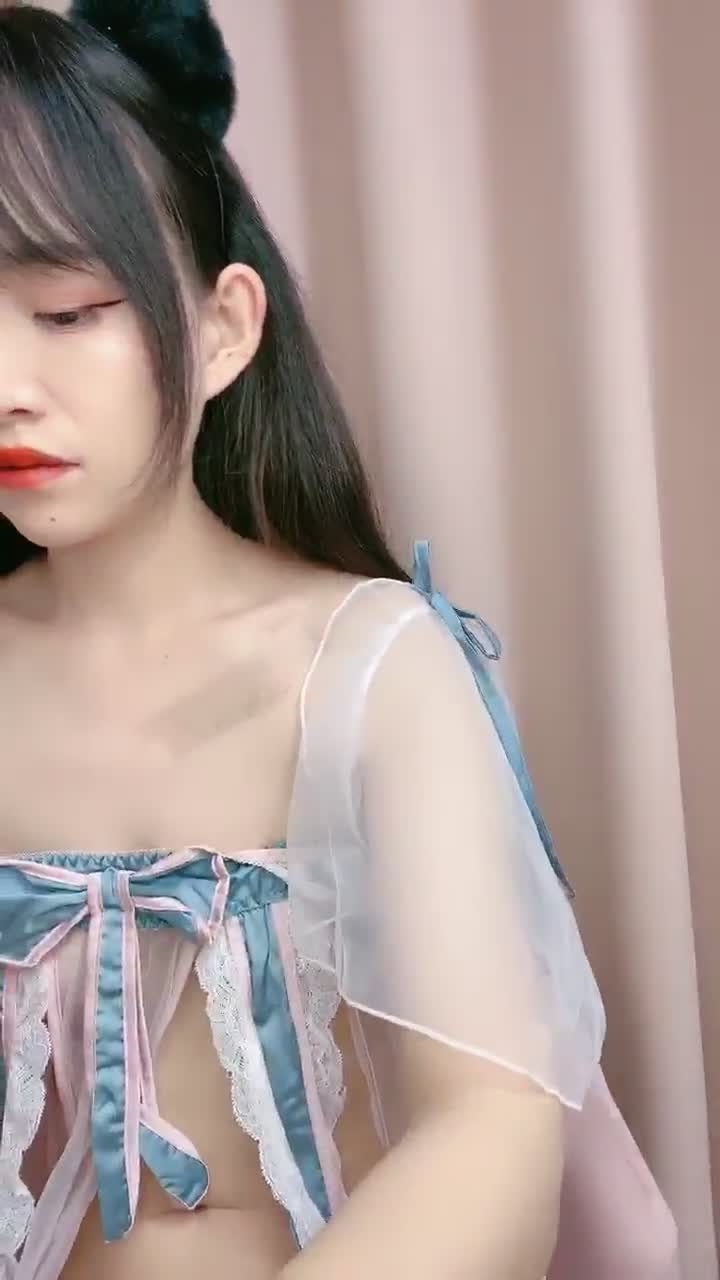 ️推荐️颜值嫩妹 #美伢 第七弹，新晋校花下海,无毛馒头逼流浆,蜜桃臀粉奶粉逼,自慰大秀