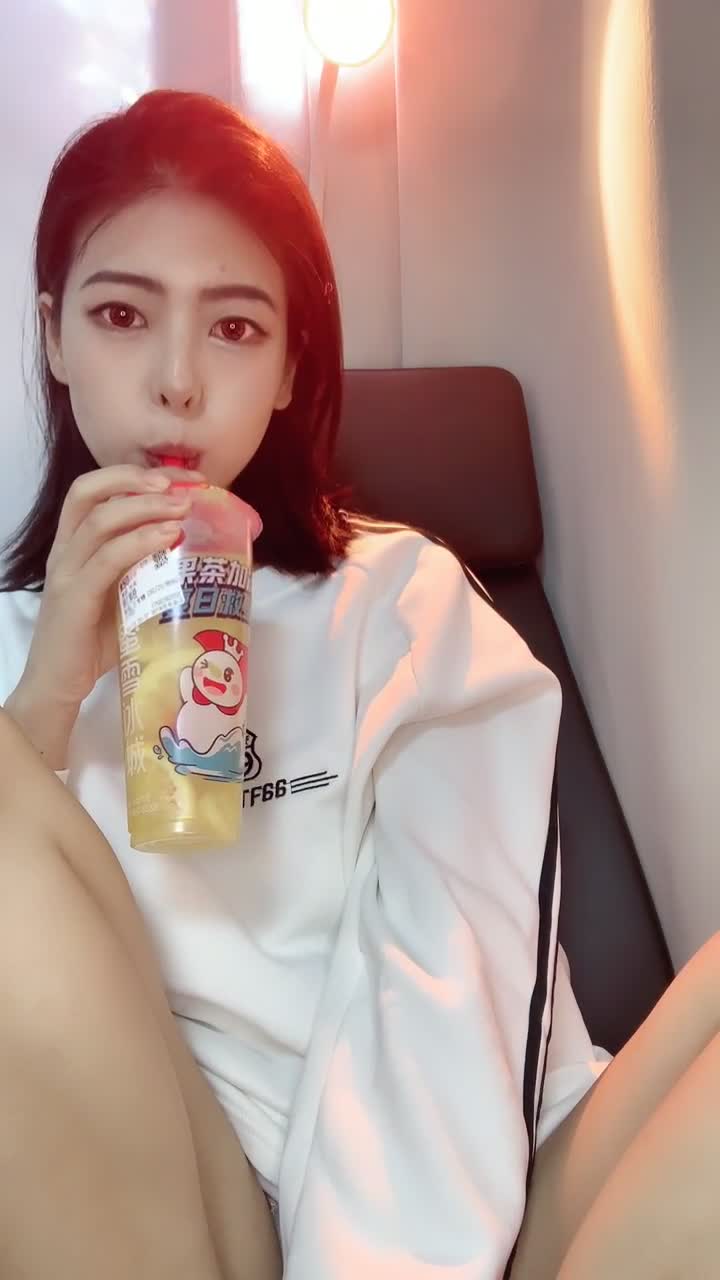 #是蛋蛋呀 刚下海就开操 模特身材~拉尿️无套啪啪！