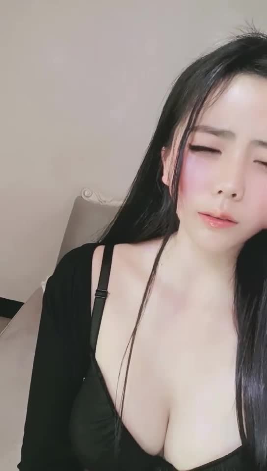 #果冻 超级大美女下海~肤白貌美似天仙~道具自慰视频