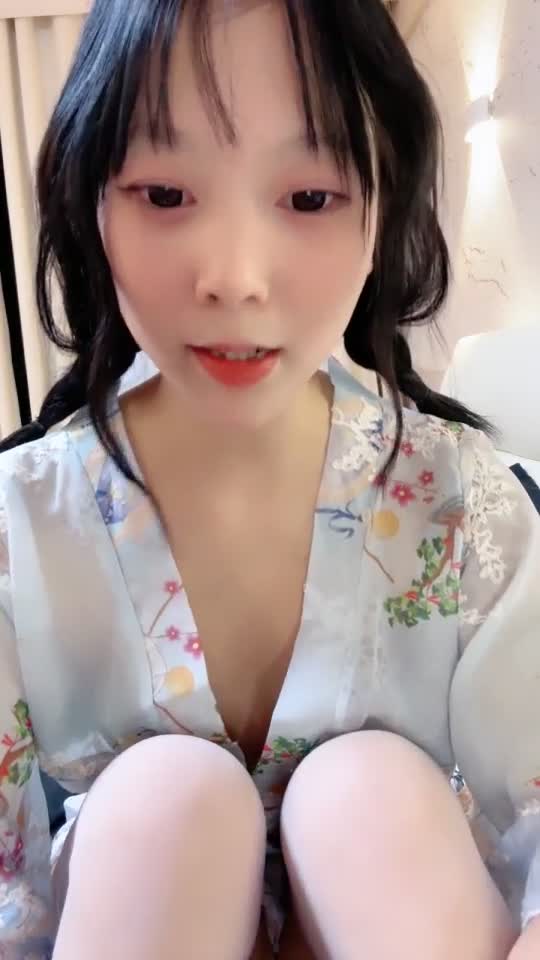 #安安 清纯大学学妹~真的真的好美 道具自慰~我快撸晕了