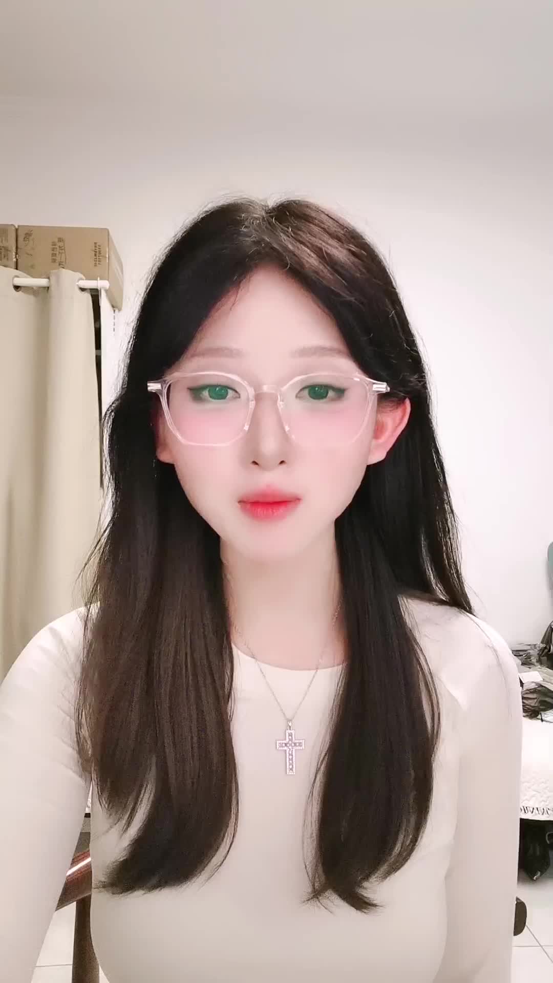 十个眼镜九个骚~好漂亮【反差女大学生】无敌美臀扒开粉穴