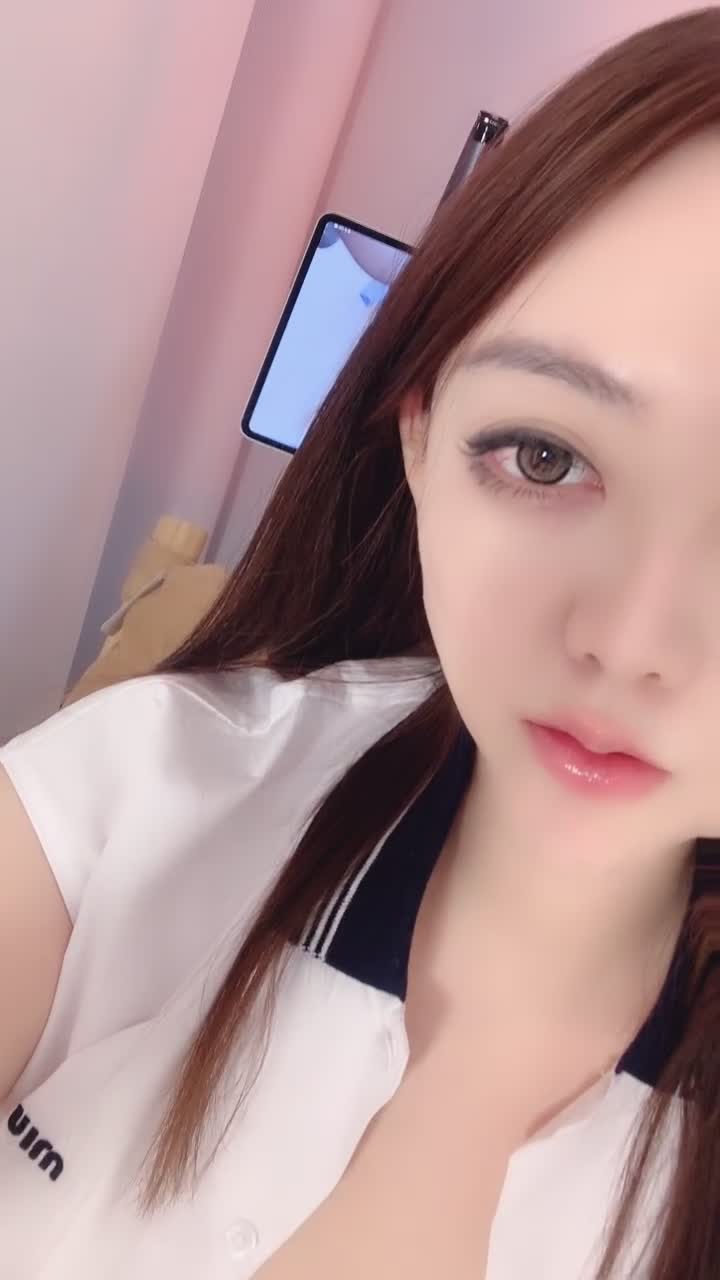 童话女神收费首秀 白嫩巨乳肥臀御姐超粉嫩小肥穴出水芙蓉