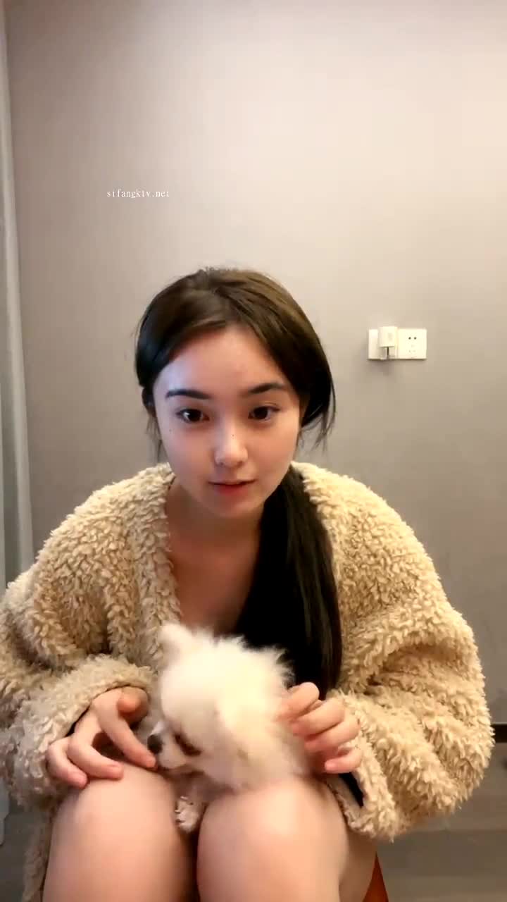 #1300545推荐，脸蛋身材都是满分，直接看硬了，【天天想鼠】，20岁清纯小学妹，D罩杯美乳，戴上眼镜斩男指数暴增，谁看了不会心动~~~ ~ ~~~~~~~~~~~~~~~~~ ~ ~~ ~~！~撸管佳作点此查看更多