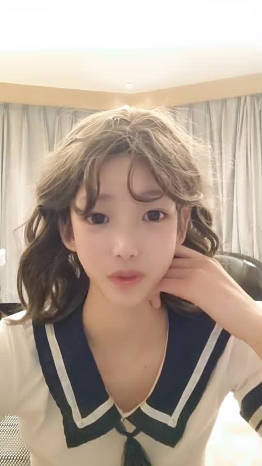 #01长腿C杯 甜美嫩妹性感制服脱衣热舞抖奶