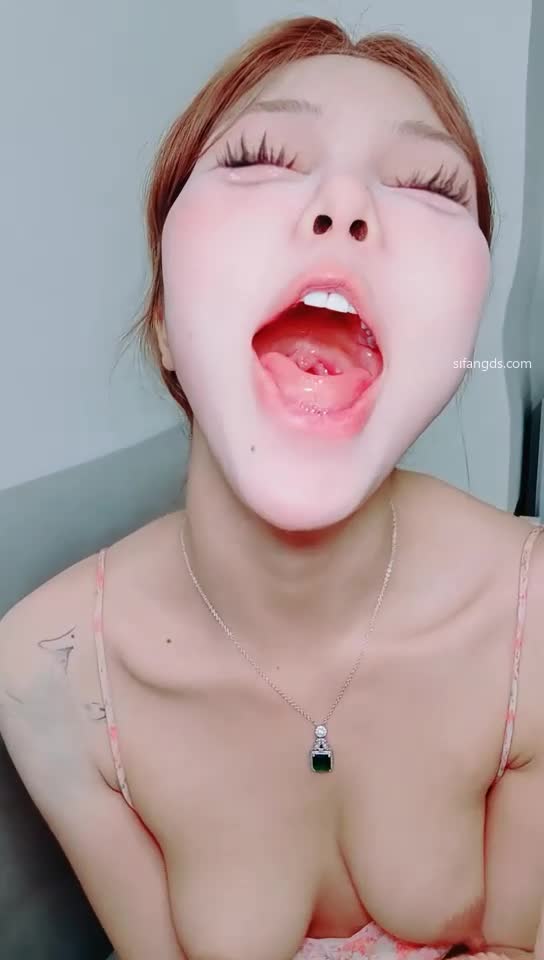 #小小榨汁精 榨精骚母狗~自慰抽插流白浆 无套操翻白眼