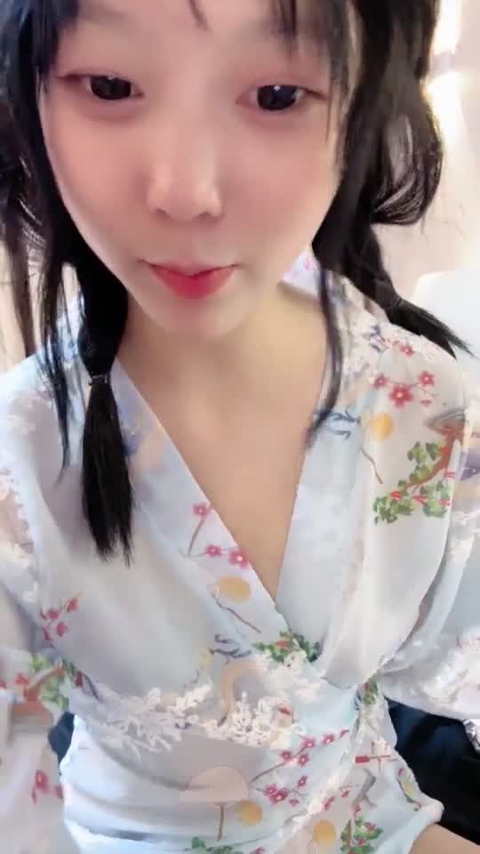 #安安 清纯大学学妹~真的真的好美 道具自慰~我快撸晕了