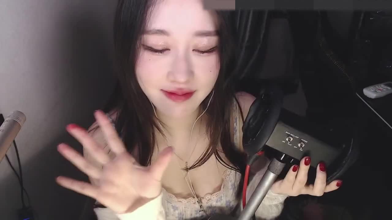 #轩子巨2兔 #ASMR 25年1月26直播 美腿踩脸 白丝吊带 诱惑全场  会员独享