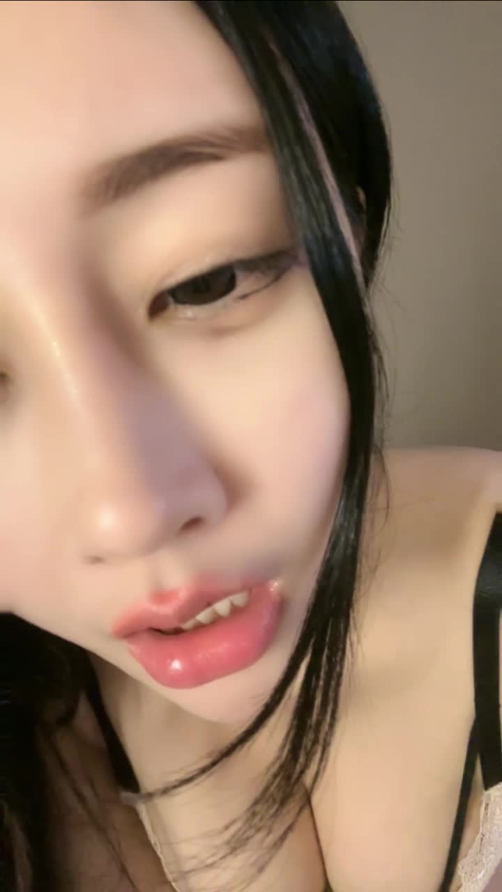 #头像是本人 极品白嫩巨乳御姐开档黑丝高跟道具骑乘一脸骚样