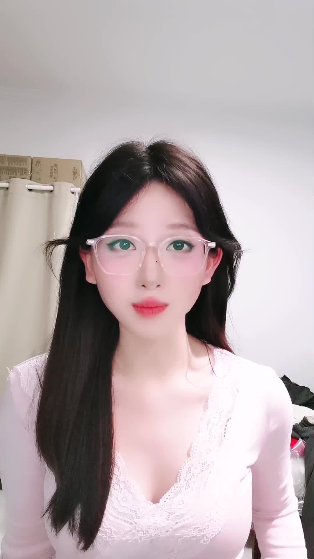 十个眼镜九个骚~好漂亮【反差女大学生】无敌美臀扒开粉穴