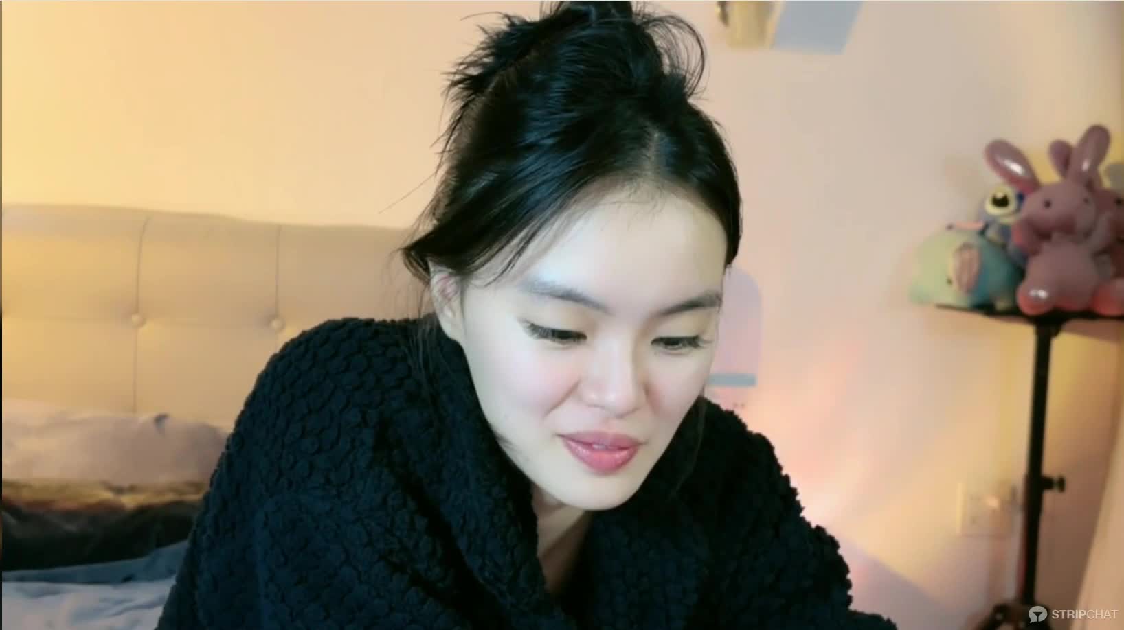 高挑新人Fairy-HF，神似王祖贤，大奶子身材火辣、颜值气质绝佳~  一场大尺度啪啪门票大秀，各种舌吻、骑乘、口JJ、被爆操、还玩69式互舔！！这脸蛋、雪白大奶子，不光男主喜欢舔，换我的话、也恨不得使劲乱舔一通！