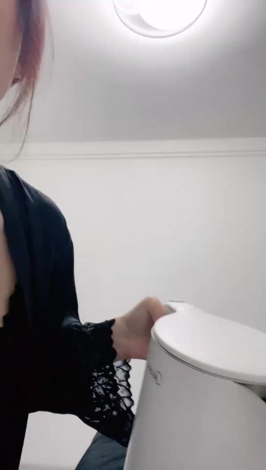 顶级校花下海直播~巨乳桃臀~丝袜美腿~放飞自我~抖奶掰穴