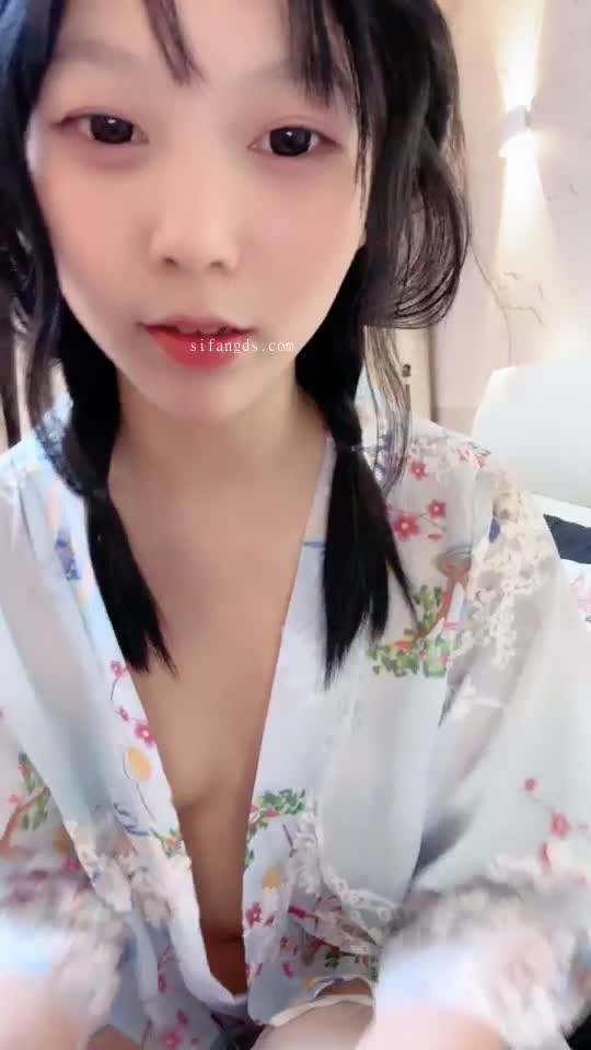 #安安 清纯大学学妹~真的真的好美 道具自慰~我快撸晕了