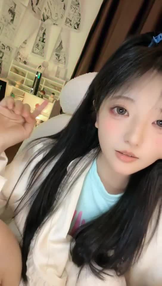 #陌七七 顶级绿播女神下海，真正的大学校花美女，回头率100%，太美太清纯了，初恋的感觉，秒杀正规平台网红女主播，难得一见的极品尤物，一眼就爱上了