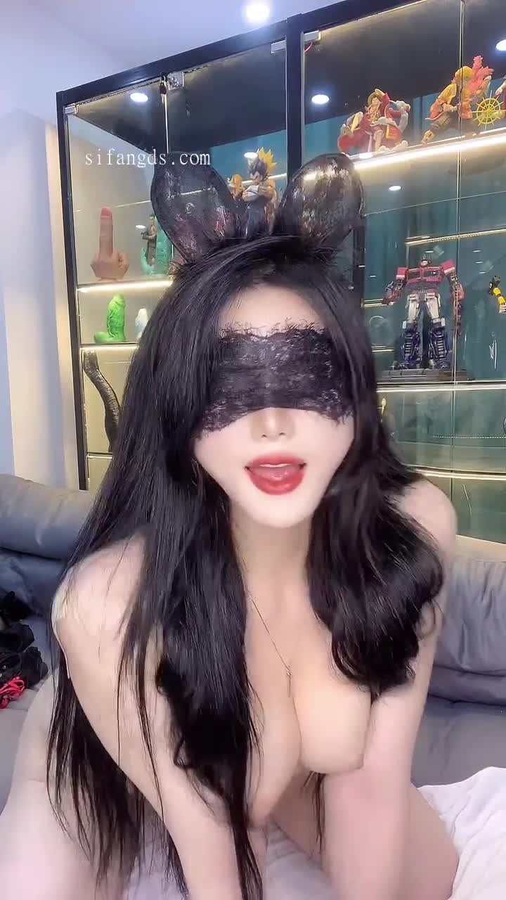 半糖极品主播美女 #不骚不要钱 户型漂亮 身材棒 这个眼罩又增加神秘感 新番福利 裸舞自插 指挥遥控视频