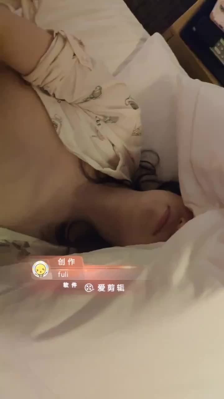 长得越乖玩的越嗨 “白天不是挺厉害吗？敢跟我吵架？看我不把你屁股打烂！”老师同学眼中的好学生，反差太大了