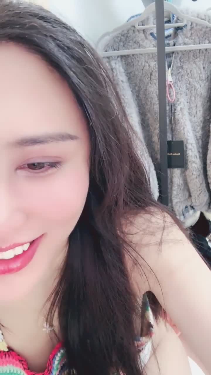 #栀夏 性感女神 超极品 盛世容颜~肤白貌美大美B 揉逼道具自慰 正常直播的时候是露脸 自慰的时候没有露脸 有点可惜