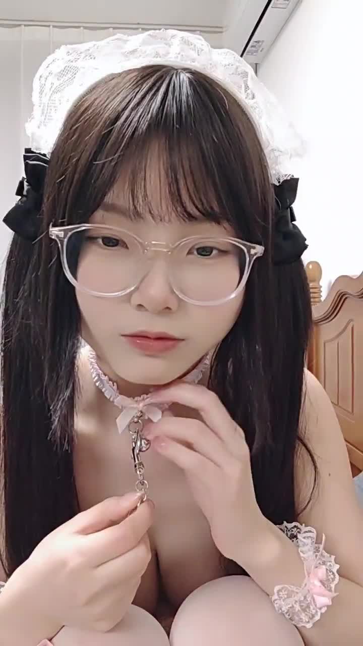 #栗子喵 第二弹 眼镜妹 超级漂亮~道具自慰