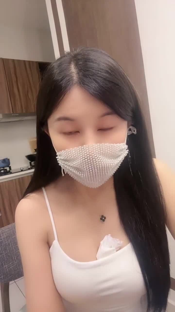 #桃子饿了 胸型挺好看很饱满 良家女神！唯一一次收费！ 完美身材 特写扒逼视频福利