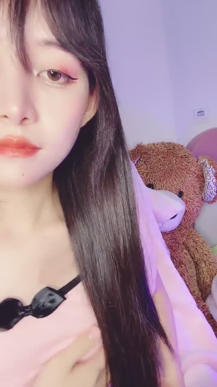 ️推荐️颜值嫩妹 #美伢 第七弹，新晋校花下海,无毛馒头逼流浆,蜜桃臀粉奶粉逼,自慰大秀