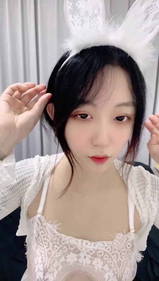 顶级校花下海直播~巨乳桃臀~丝袜美腿~放飞自我~抖奶掰穴