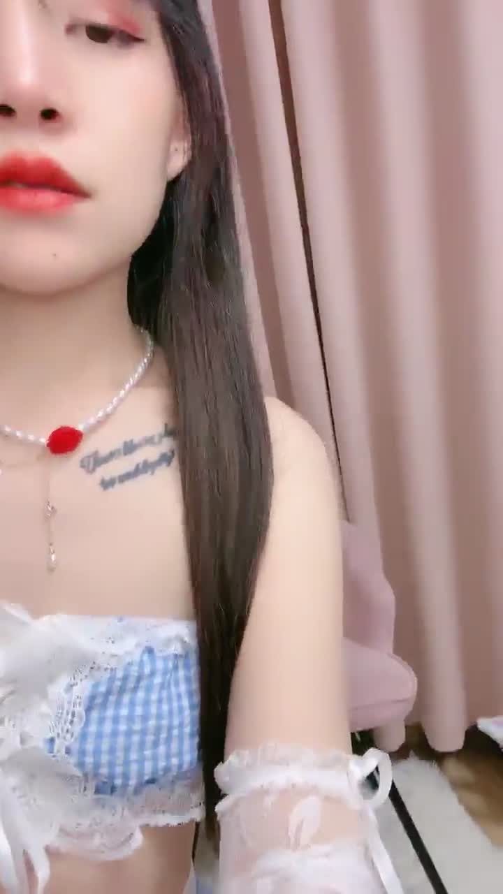 ️推荐️颜值嫩妹 #美伢 第七弹，新晋校花下海,无毛馒头逼流浆,蜜桃臀粉奶粉逼,自慰大秀