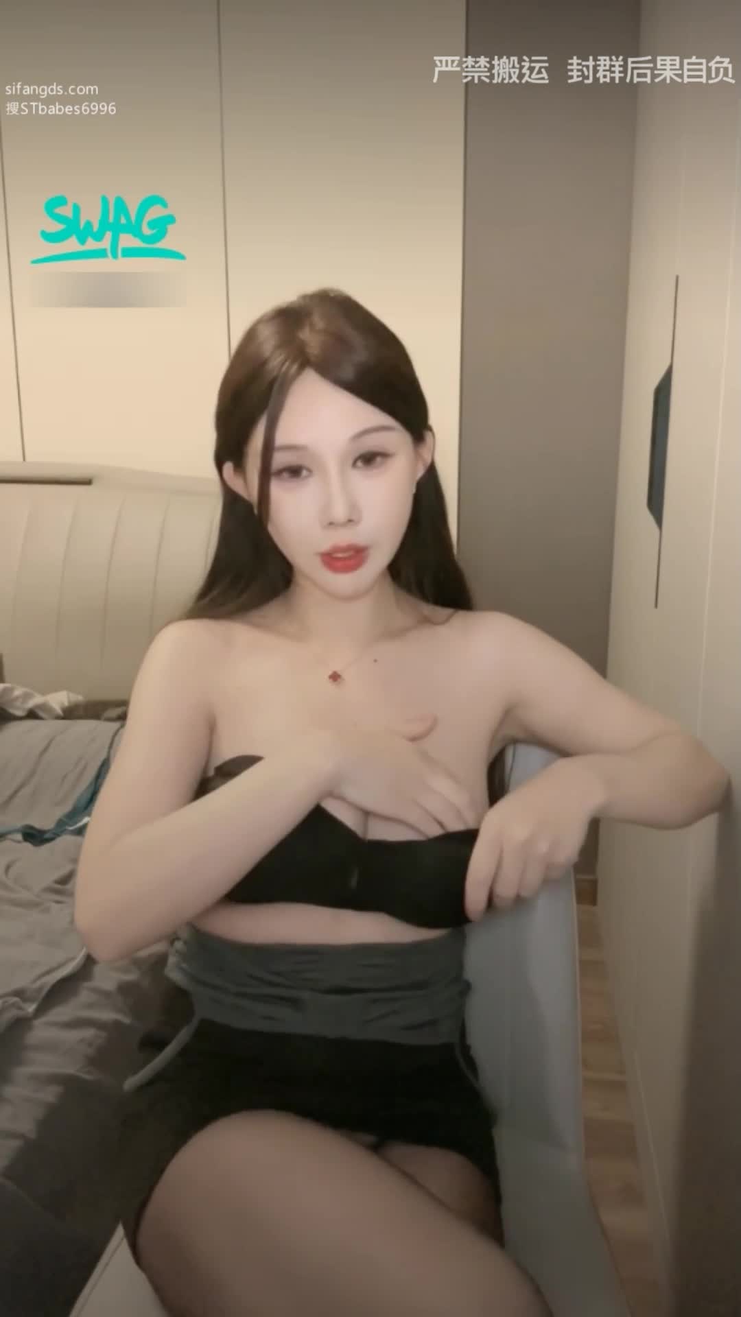 极品网红小鹿初下海，三场付费大秀网眼开裆黑丝，女仆装，可爱粉裙，多角度抽插，高潮喷水, 掰开小穴特写~