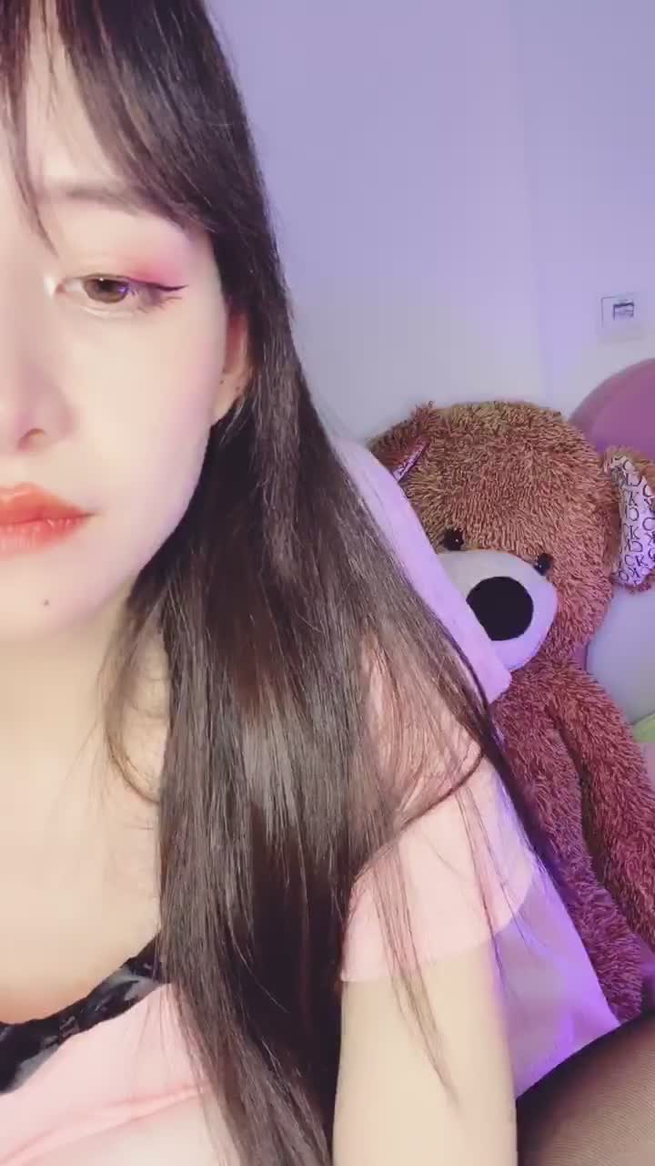 ️推荐️颜值嫩妹 #美伢 第七弹，新晋校花下海,无毛馒头逼流浆,蜜桃臀粉奶粉逼,自慰大秀