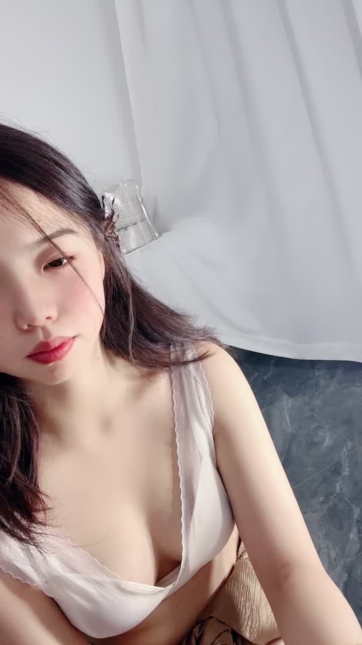 #奈雪 绿播尤物下海~骚舞抖奶~掰穴自慰~超级过瘾~!!